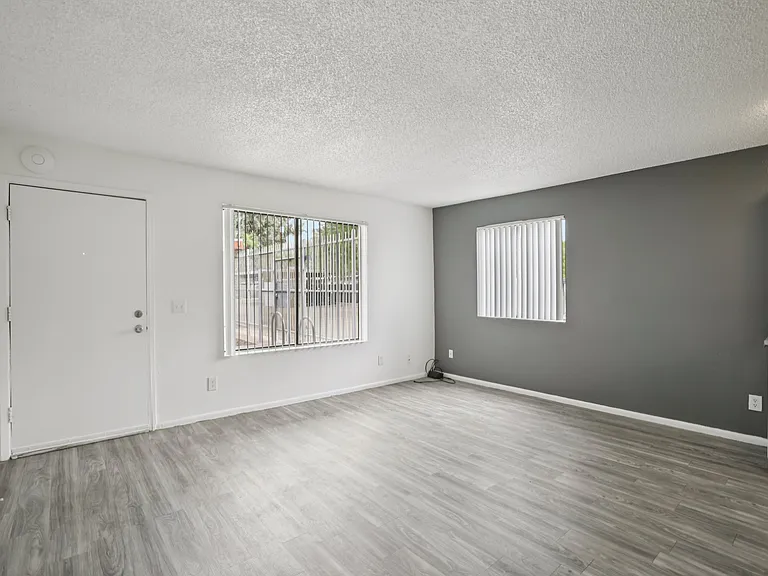 Lemon Grove Apartments — Photo 13
