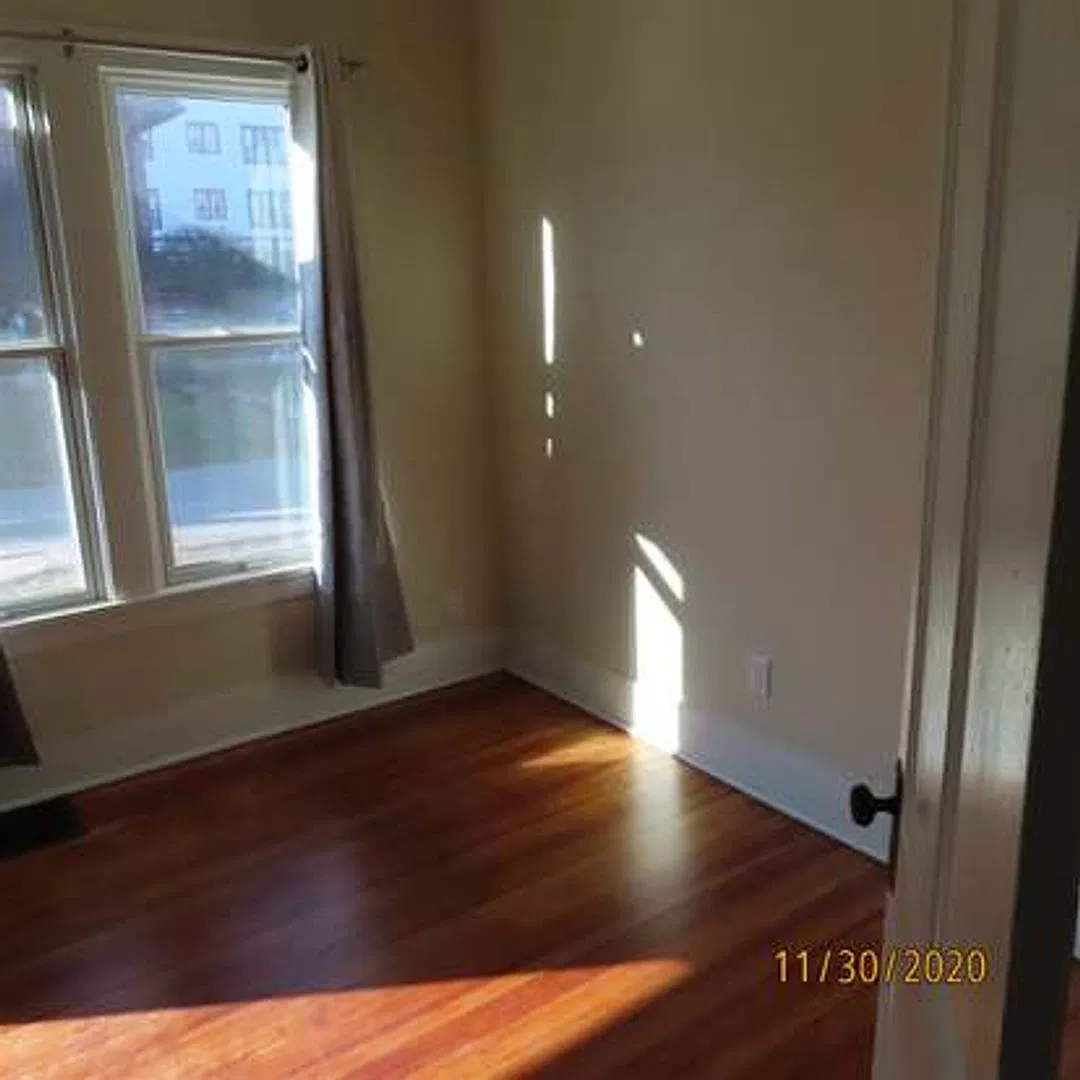 1024 E Burlington — Photo 4