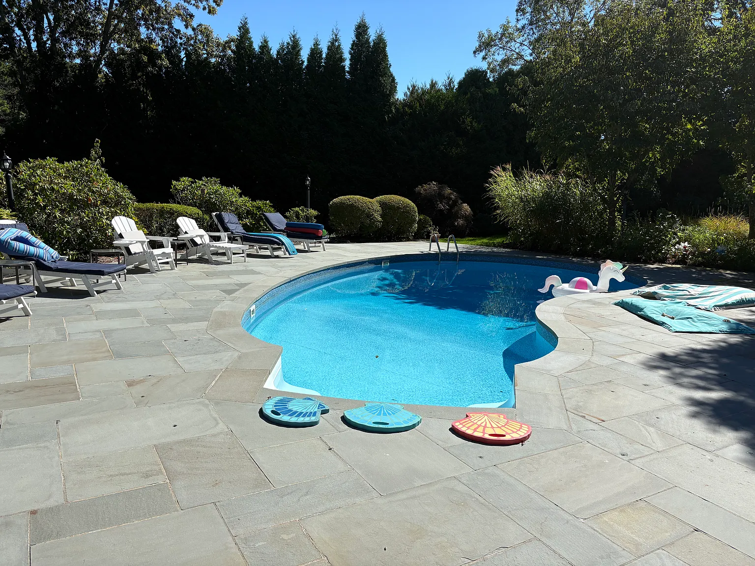 Southampton Five bedroom with Pool — Photo 2
