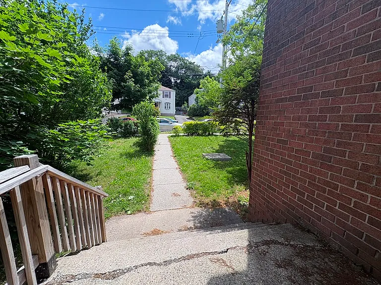 240 Sheffield Ave #B1B — Photo 11
