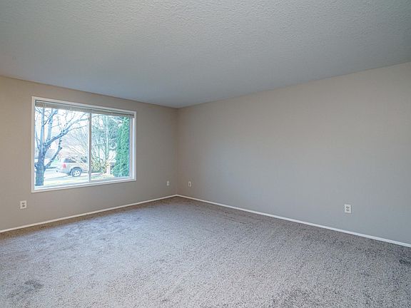 4th image of 16920 NE 19th Way