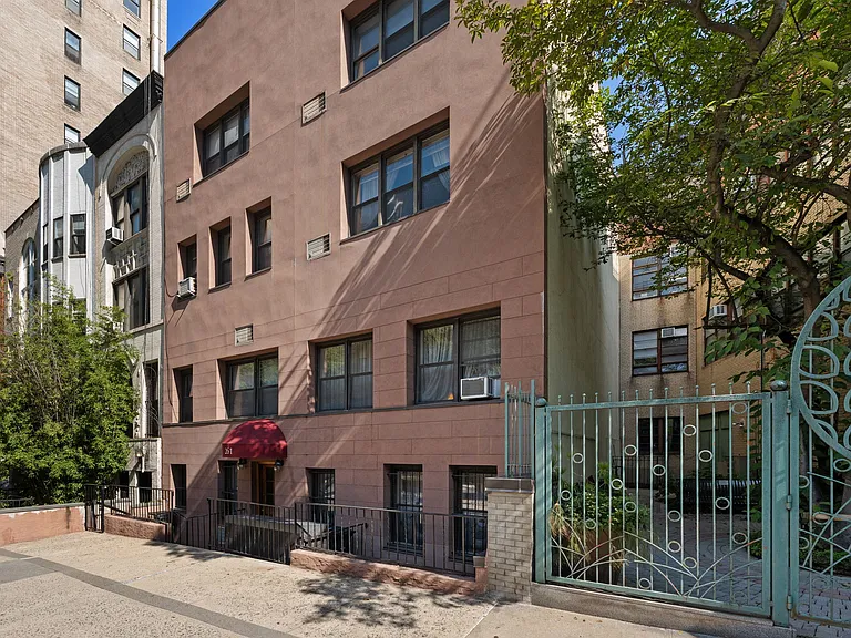 261 W 71st St #8 — Photo 10