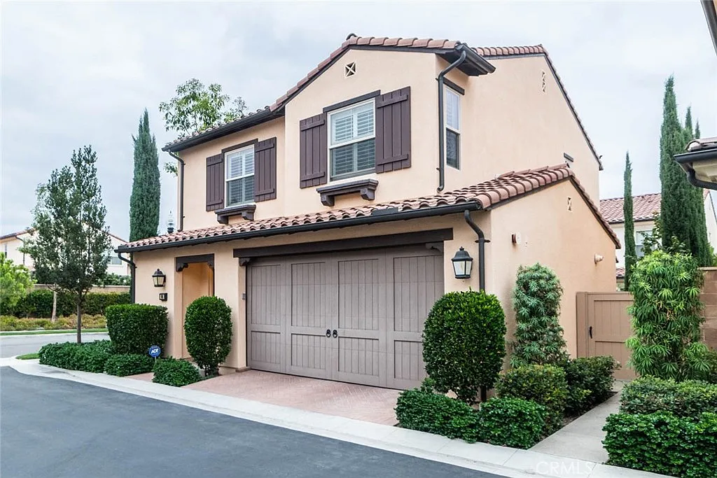 3 bed, 2.5 bath, 1729 sqft, $4,800 — Photo 1