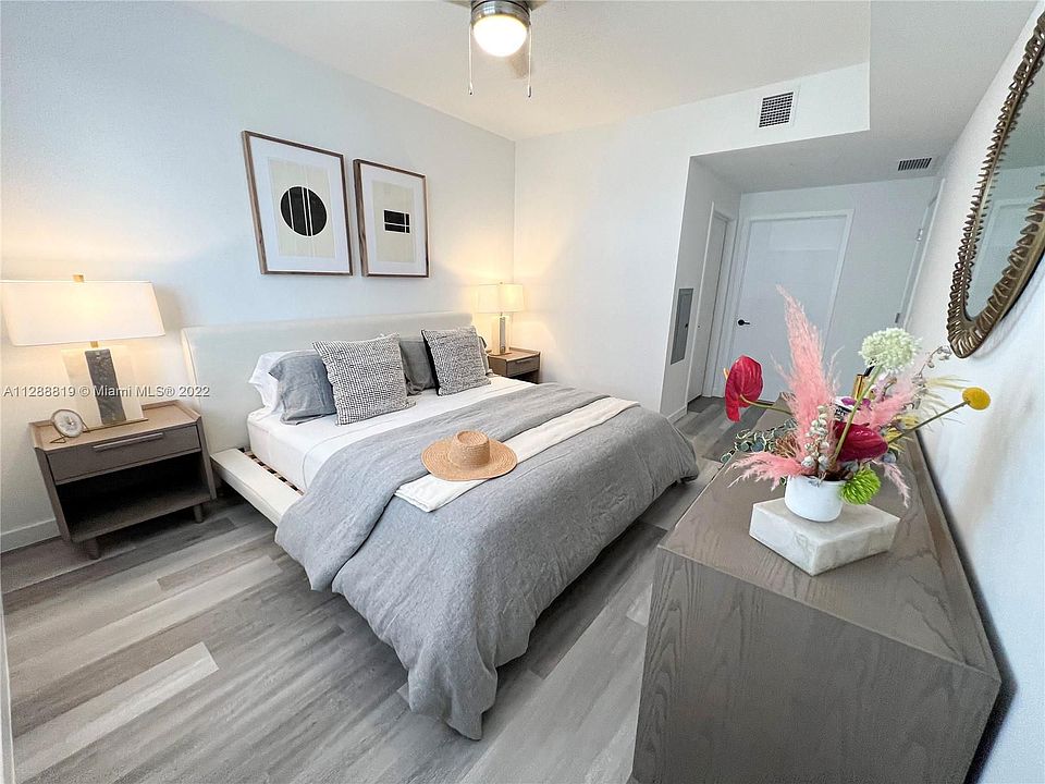 1st image of 401 Hialeah Dr #202