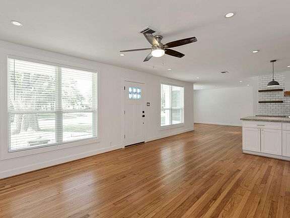 3rd image of 1834 Norcrest Dr