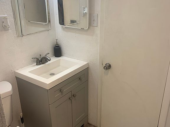 4th image of 1522 Hall Ave Unit B