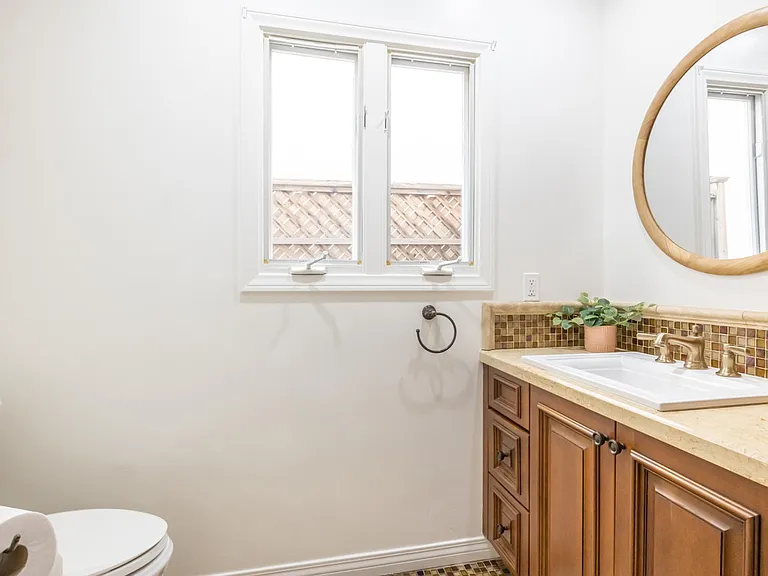 147 N Loreta Walk — Photo 12