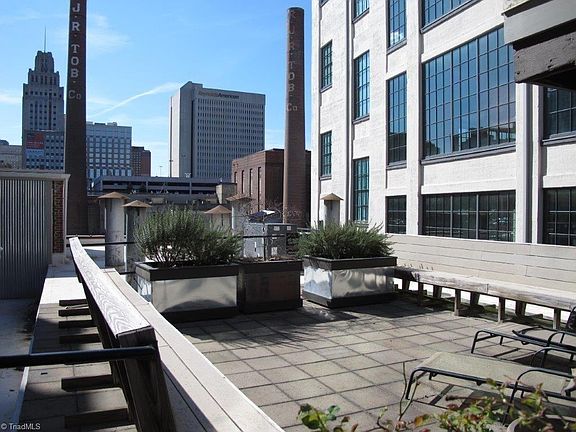 Shared terrace overlooking dowtown