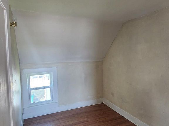 4th image of 219 French St