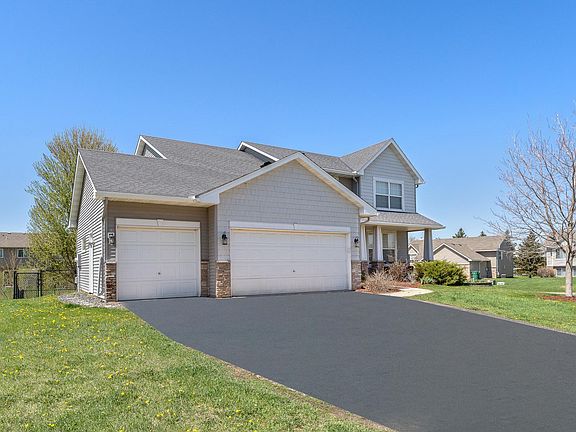 3rd image of 924 Ivy Hills Rd