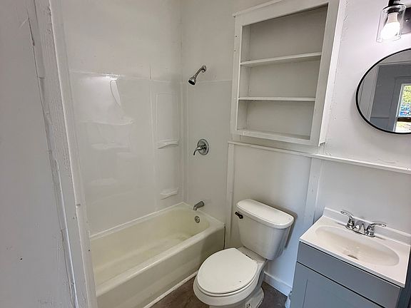 5th image of 1115 E Bryan Ave