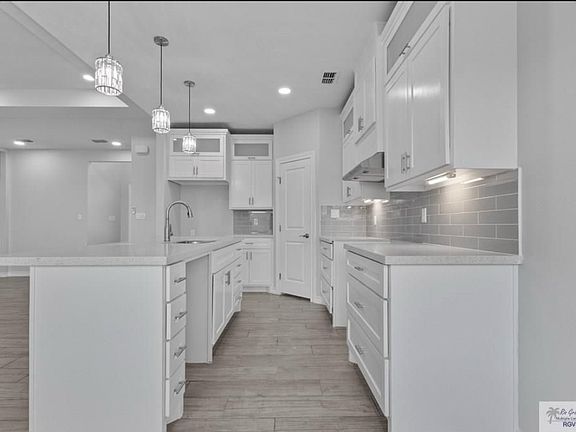 5th image of 306 Hope Dr