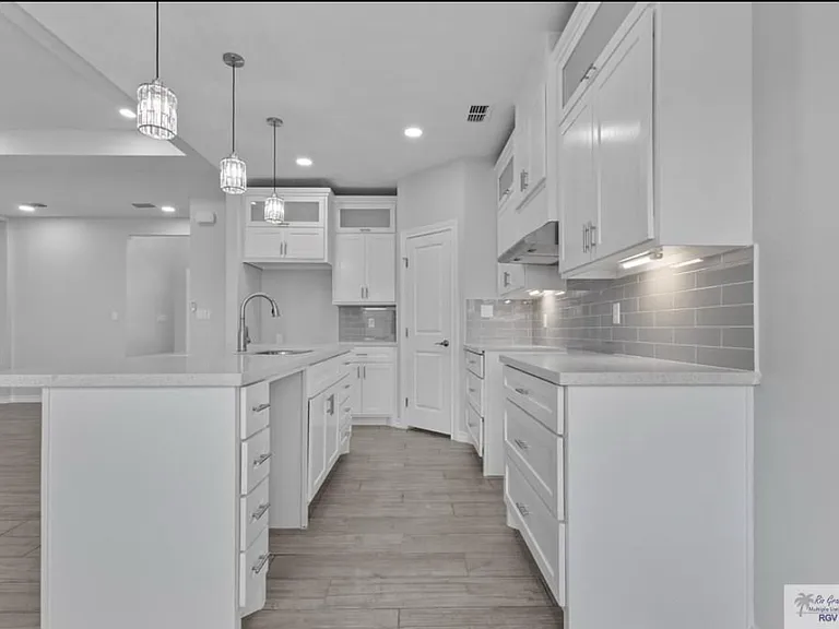 306 Hope Dr — Photo 5