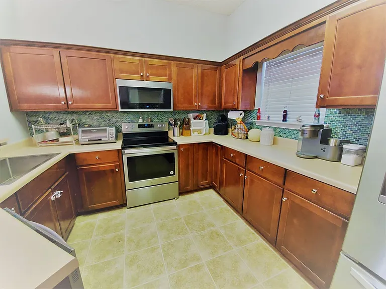 136 Lancaster Way — Photo 6