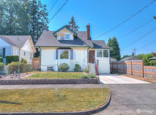 1214 Pioneer St, Enumclaw, WA 98022