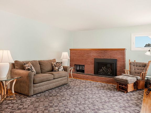 5th image of 305 E Barker St