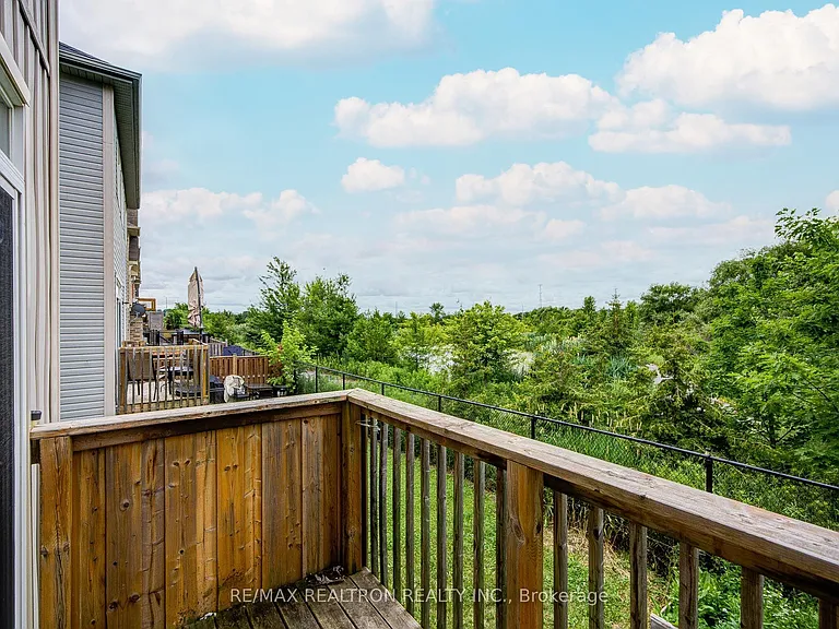 48 Robert Wilson Cres — Photo 46