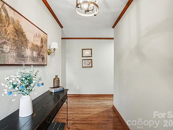3rd image of 4027 Oakdale Rd