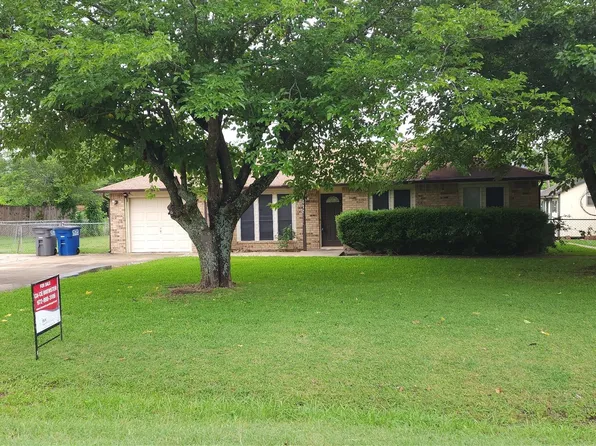 414 Butterfly Ln, Red Oak, TX 75154