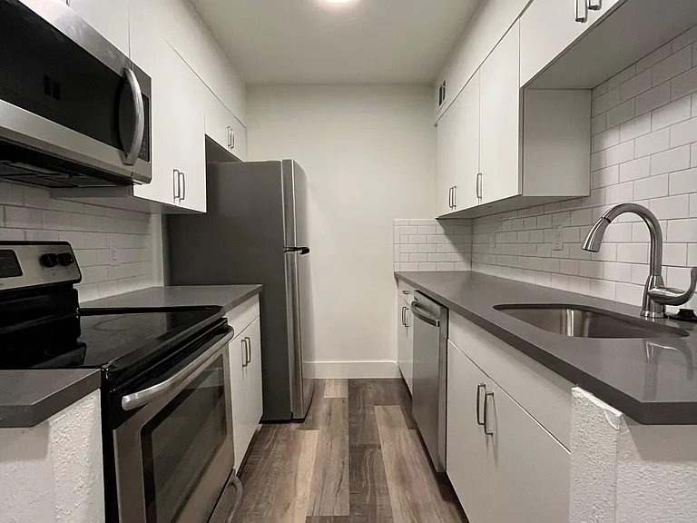 2255 Saint Charles Ave #203 — Photo 4
