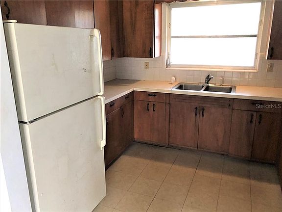 4th image of 2592 Jefferson Cir