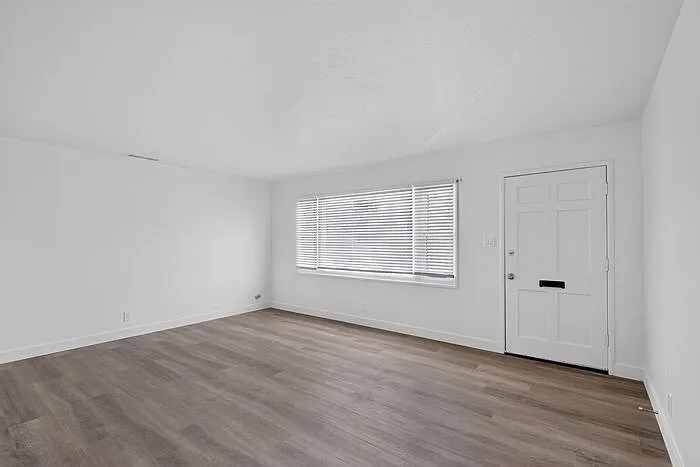421 Webster St — Photo 5