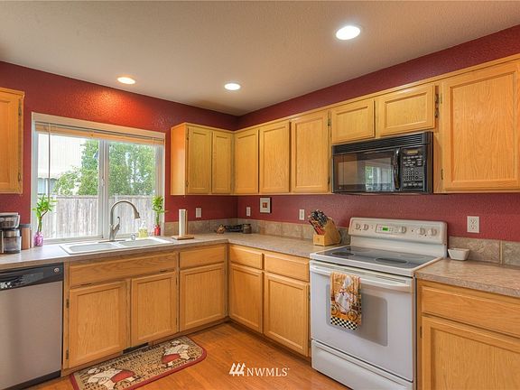 4th image of 3027 Swordfern Drive NW
