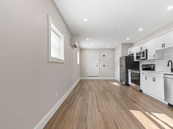 3rd image of 1638 W Genesee St #1