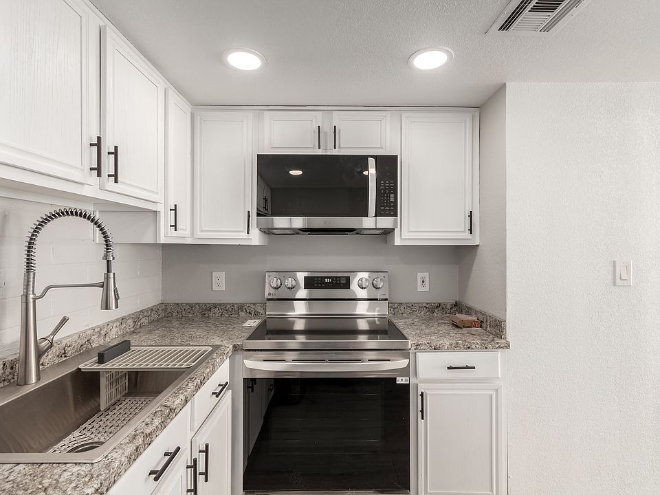 1st image of 5-4202 N 27th St #6