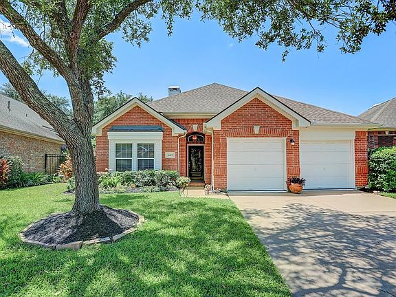 Welcome to 6415 Parkriver Crossing in the gated community of Sunset Cove.