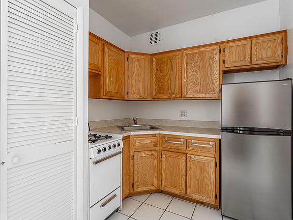 5th image of 248 W 21st St APT 4A