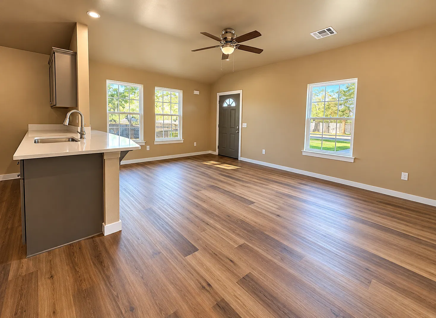 3 bed, 1120 sqft, $1,350 — Photo 3