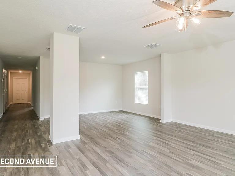 6690 N Roland Dr — Photo 5