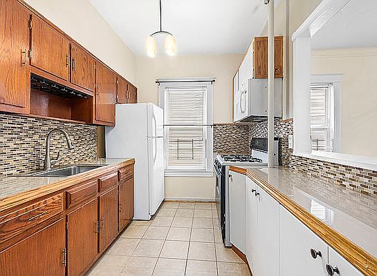 2nd image of 3993 Carpenter Ave #1