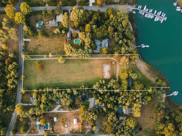 7 S Cartwright Rd, Shelter Island, NY 11964