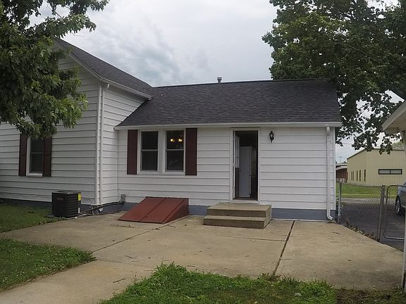 4th image of 202 Jackson St