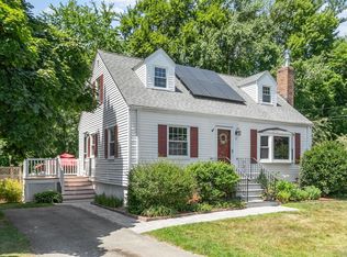 7 Curve St, Bedford, MA 01730