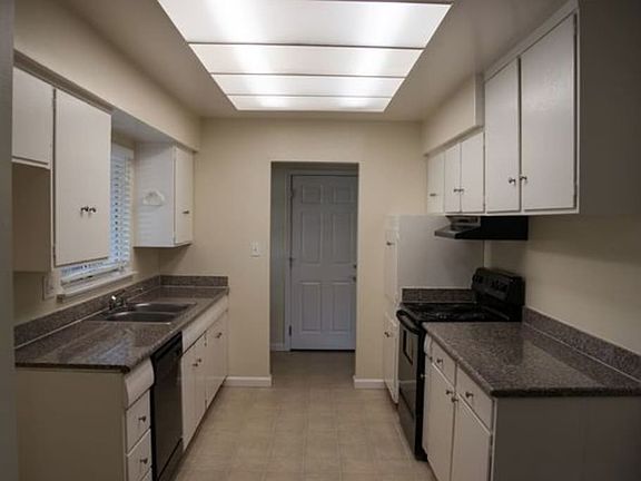 5th image of 506 Acacia St