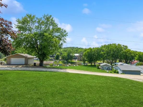105 & 109 Horseshoe Dr, Montezuma, IA 50171