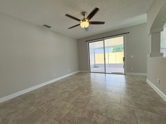 5th image of 2000 Chapman Oaks Dr