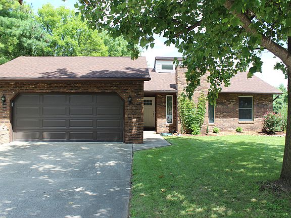 2nd image of 801 Chancellor Dr