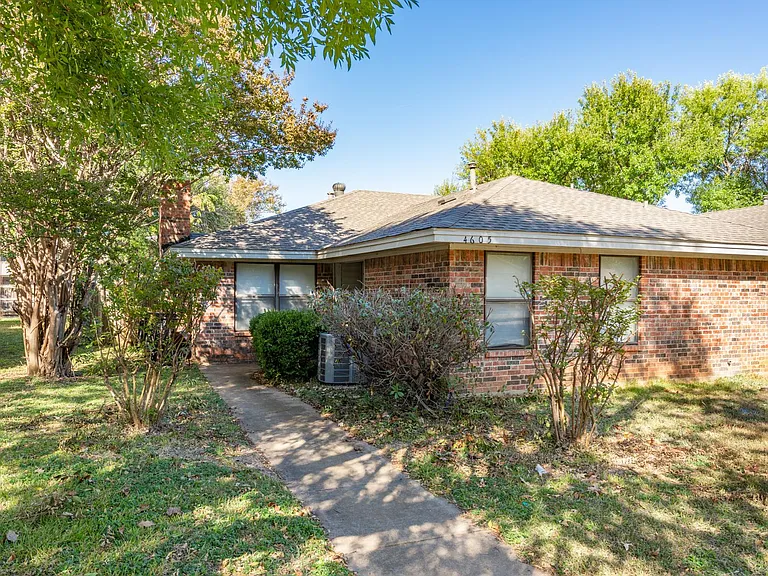 4605 & 4607 Menzer Rd — Photo 1