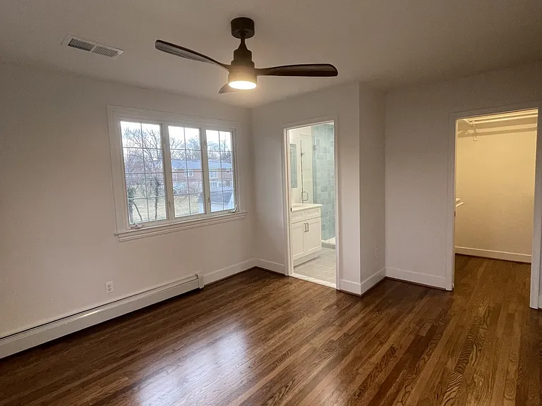 2106 Suburban Greens Dr — Photo 12