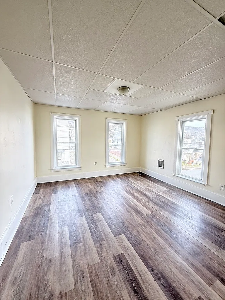 Building Photo - 150 E Market St #1