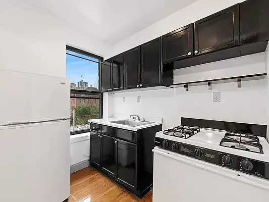 Rented by REAL New York | media 25