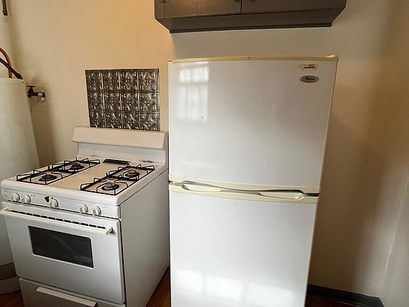 3rd image of 1240 Ada St #1