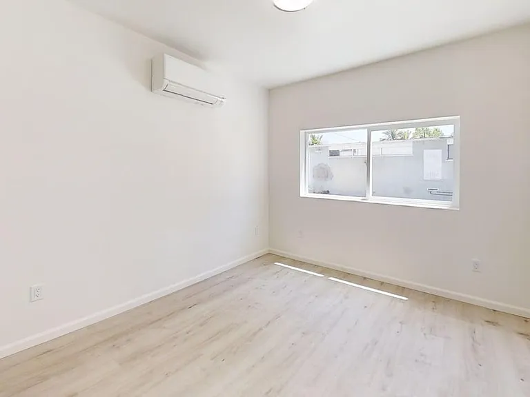 2bd/1ba Adu Apartment In Belmont Heights — Photo 7