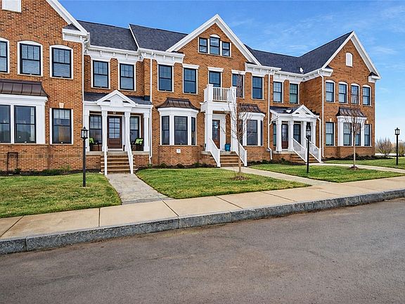 2nd image of 45 Watermark Lndg E