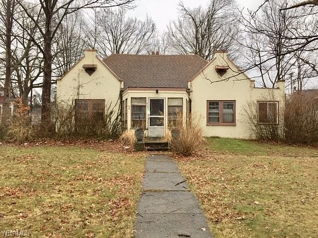 1st image of 3272 Euclid Heights Blvd