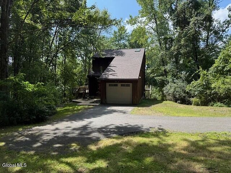 4th image of 104 Vosburgh Road